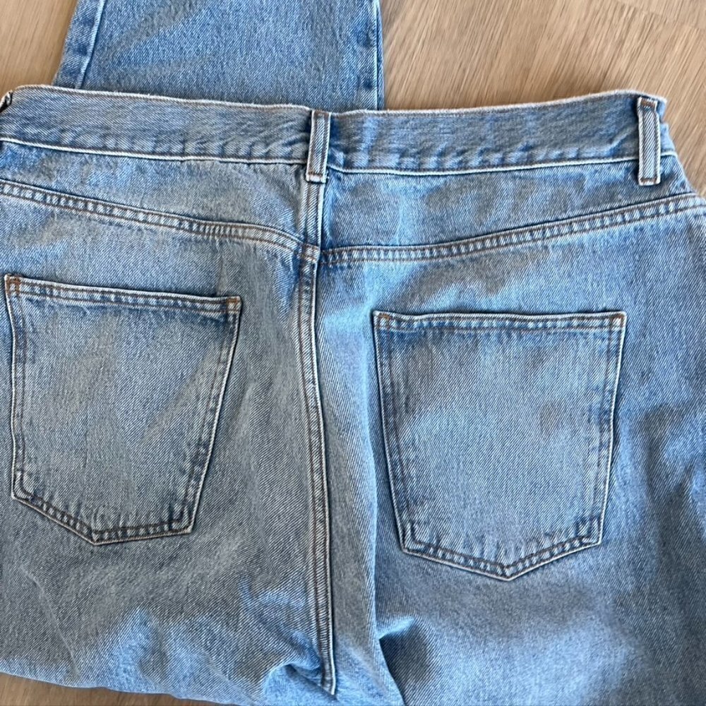 ** ASOS Design Light Wash High Rise Tapered Leg Mom Jeans raw hem 36x32 - Picture 10 of 10
